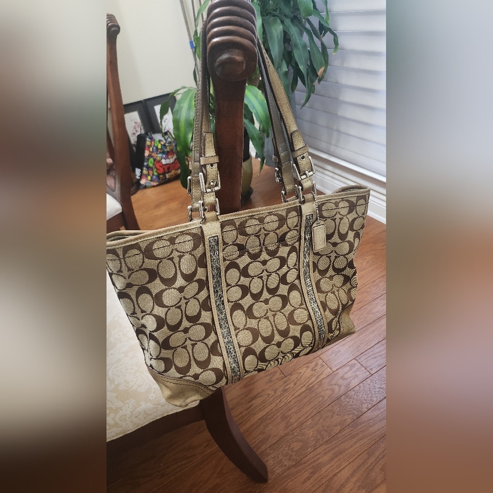 Coach signature c gallery tote